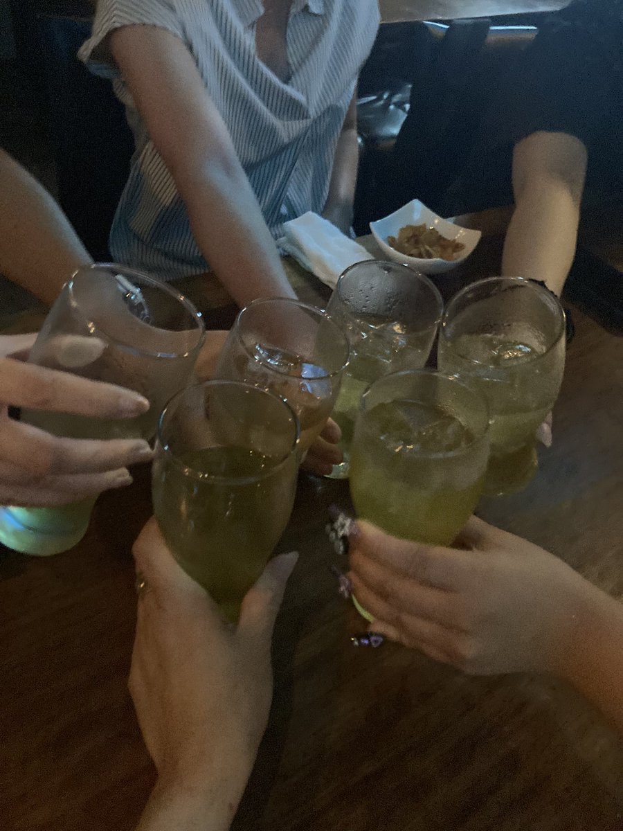 先週も暑い中🥵
朝までありがとうございました😊

６年ぶりの再会やら
女子会🥩たくさんお土産🍎も
初めましてや、歌うますぎの方々🎤
みんなでワイワイ😃
ご馳走さまでした🙌

通常通り営業してます🈺
今夜も２０時オープン🎵
お待ちしております⭕️

#渋谷 #道玄坂 #ネオスナック #bar #RUINCHI #親子