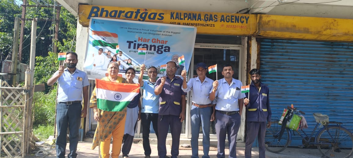 Kalpanagas's tweet photo. @Bharatgas_Raiganj @BPCLLPG #HarGharTiranga2025 https://t.co/q9LEETJFpL