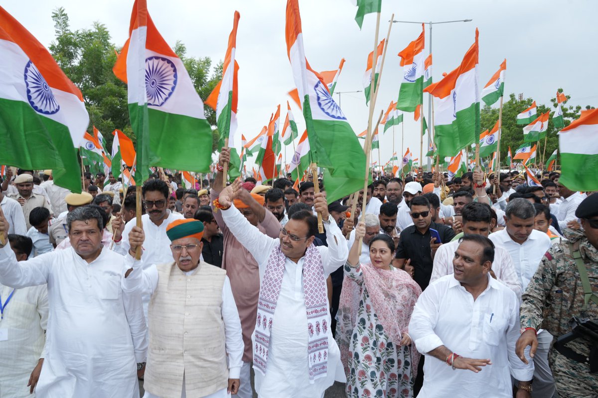 Bhajanlal Sharma (@bhajanlalbjp) on Twitter photo рддрд┐рд░рдВрдЧрд╛рдордп рд╣реБрдЖ рдмреАрдХрд╛рдиреЗрд░! ЁЯЗоЁЯЗ│
рдЖрдЬ рдмреАрдХрд╛рдиреЗрд░ рд╕реНрдерд┐рдд рдирд╛рд▓ рдореЗрдВ тАШрд╣рд░ рдШрд░ рддрд┐рд░рдВрдЧрд╛тАЩ рдЕрднрд┐рдпрд╛рди рдХреЗ рдЕрдВрддрд░реНрдЧрдд рдЖрдпреЛрдЬрд┐рдд рд╡рд┐рд╢рд╛рд▓ рддрд┐рд░рдВрдЧрд╛ рдпрд╛рддреНрд░рд╛ рдореЗрдВ рд╕рд╣рднрд╛рдЧреА рдмрдирдХрд░ рдЕрдкрд╛рд░ рдЧрд░реНрд╡ рдХрд╛ рдЕрдиреБрднрд╡ рд╣реБрдЖред
рдЖрдк рд╕рднреА рдкреНрд░рджреЗрд╢рд╡рд╛рд╕реА рднреА рдорд╛рдирдиреАрдп рдкреНрд░рдзрд╛рдирдордВрддреНрд░реА рд╢реНрд░реА рдирд░реЗрдиреНрджреНрд░ рдореЛрджреА рдЬреА рдХреА рдкреНрд░реЗрд░рдгрд╛ рд╕реЗ рдкреНрд░рд╛рд░рдВрдн рд░рд╛рд╖реНрдЯреНрд░рд╡реНрдпрд╛рдкреА тАШрд╣рд░ рдШрд░ рддрд┐рд░рдВрдЧрд╛тАЩ рдорд╣рд╛рдЕрднрд┐рдпрд╛рди рдХреЗ рддрд┐рд░рдВрдЧрд╛рдордп рд╣реБрдЖ рдмреАрдХрд╛рдиреЗрд░! ЁЯЗоЁЯЗ│
рдЖрдЬ рдмреАрдХрд╛рдиреЗрд░ рд╕реНрдерд┐рдд рдирд╛рд▓ рдореЗрдВ тАШрд╣рд░ рдШрд░ рддрд┐рд░рдВрдЧрд╛тАЩ рдЕрднрд┐рдпрд╛рди рдХреЗ рдЕрдВрддрд░реНрдЧрдд рдЖрдпреЛрдЬрд┐рдд рд╡рд┐рд╢рд╛рд▓ рддрд┐рд░рдВрдЧрд╛ рдпрд╛рддреНрд░рд╛ рдореЗрдВ рд╕рд╣рднрд╛рдЧреА рдмрдирдХрд░ рдЕрдкрд╛рд░ рдЧрд░реНрд╡ рдХрд╛ рдЕрдиреБрднрд╡ рд╣реБрдЖред
рдЖрдк рд╕рднреА рдкреНрд░рджреЗрд╢рд╡рд╛рд╕реА рднреА рдорд╛рдирдиреАрдп рдкреНрд░рдзрд╛рдирдордВрддреНрд░реА рд╢реНрд░реА рдирд░реЗрдиреНрджреНрд░ рдореЛрджреА рдЬреА рдХреА рдкреНрд░реЗрд░рдгрд╛ рд╕реЗ рдкреНрд░рд╛рд░рдВрдн рд░рд╛рд╖реНрдЯреНрд░рд╡реНрдпрд╛рдкреА тАШрд╣рд░ рдШрд░ рддрд┐рд░рдВрдЧрд╛тАЩ рдорд╣рд╛рдЕрднрд┐рдпрд╛рди рдХреЗ
