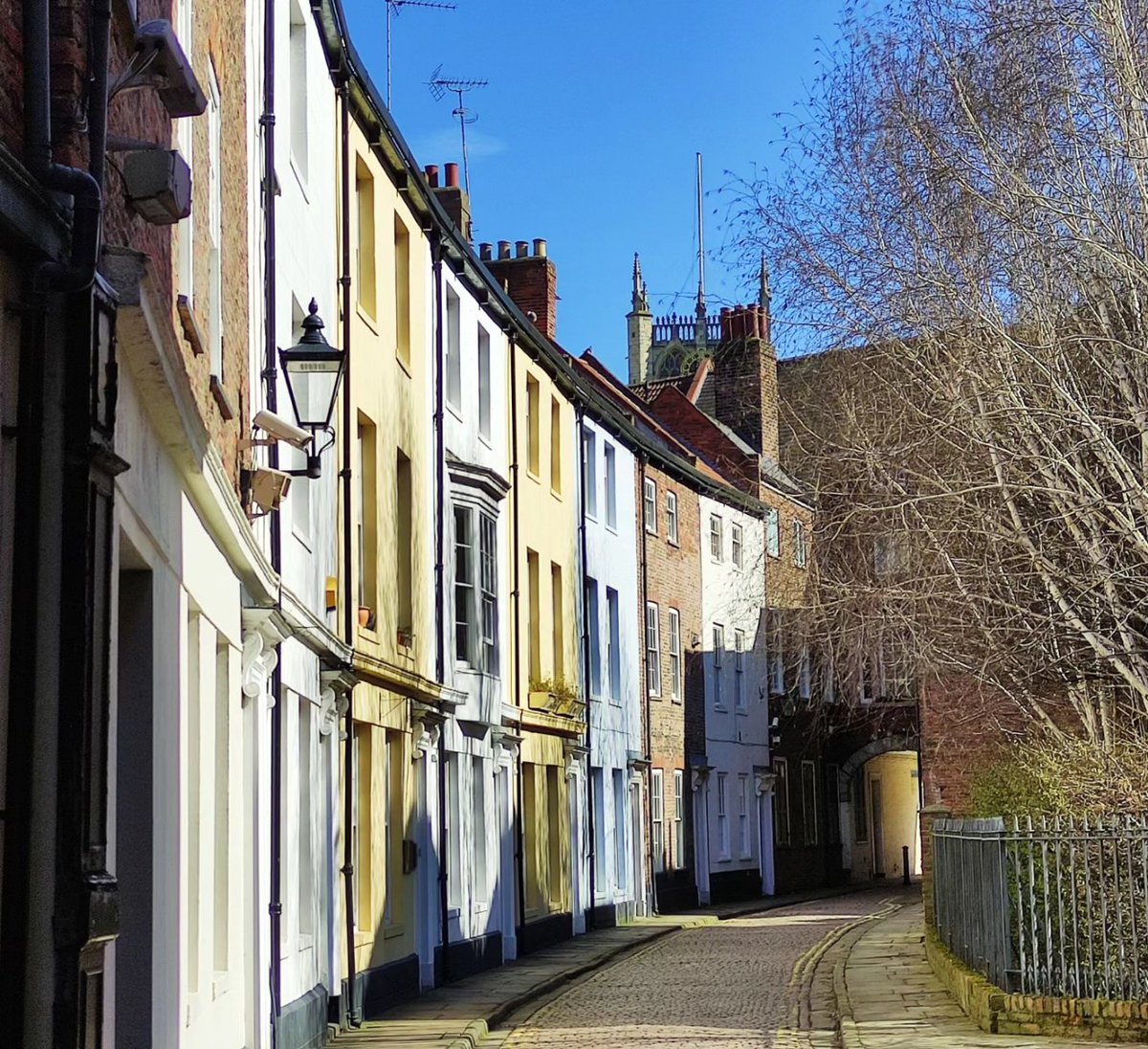 ***Unfortunately Friday's (15th) Old Town guided walk is cancelled - apologies for any inconvenience. It's back to normal on Saturday (16th) and Sunday (17th) with tours starting at 2pm from Queen Victoria statue at £5 each No need to bookjust turn up! *** #MustBeHull #VisitHull