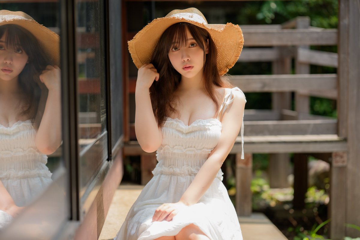 新作写真集『君と、夏に恋をした。』

#C106新刊 https://t.co/VnzjrGGika