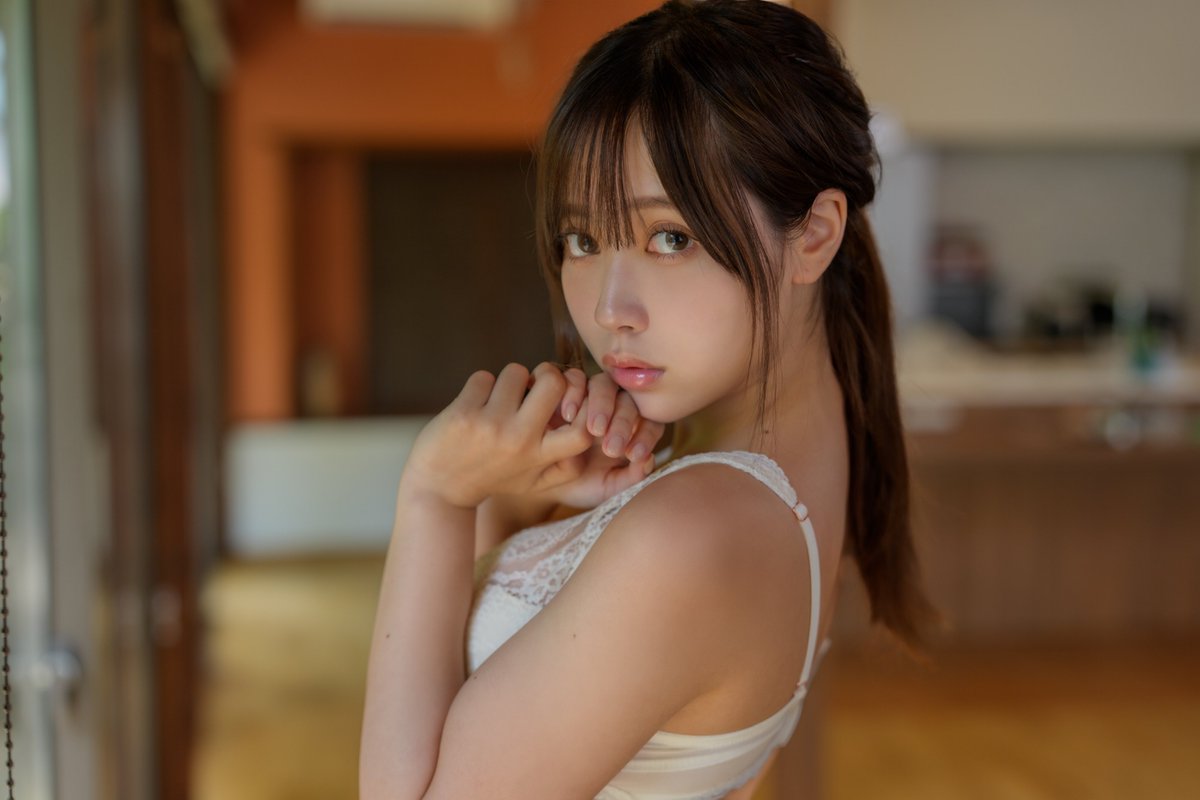 新作写真集『君と、夏に恋をした。』

#C106新刊 https://t.co/VnzjrGGika