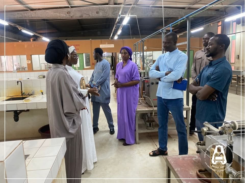 Segoupaw's tweet photo. Le PNUD a visité le @cerfiltex ce 6 août pour renforcer la durabilité du secteur textileFormation, innovation, durabilité : une collaboration stratégique se dessine pour valoriser la filière coton-textile.  

#CERFILTEX #PNUDMali
#Ségoupaw #TextileDurable #InnovationLocale https://t.co/1GfLDxpYEz