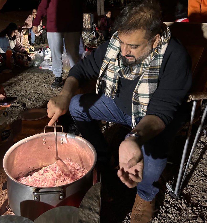 Imtiaz Jaleel (@imtiaz_jaleel) on Twitter photo 15 अगस्त को सभी मीट और चिकन की दुकानें बंद रखने का तुगलकी फरमान जारी करने वाले सभी नगर निगम आयुक्तों को 15 अगस्त को दोपहर 1 बजे मेरे आवास पर आयोजित चिकन बिरयानी और मटन कोरमा पार्टी में शामिल होने का निमंत्रण। महाराष्ट्र के मुख्यमंत्री श्री <a href="/Dev_Fadnavis/">Devendra Fadnavis</a> भी इस अवसर पर उपस्थित 15 अगस्त को सभी मीट और चिकन की दुकानें बंद रखने का तुगलकी फरमान जारी करने वाले सभी नगर निगम आयुक्तों को 15 अगस्त को दोपहर 1 बजे मेरे आवास पर आयोजित चिकन बिरयानी और मटन कोरमा पार्टी में शामिल होने का निमंत्रण। महाराष्ट्र के मुख्यमंत्री श्री <a href="/Dev_Fadnavis/">Devendra Fadnavis</a> भी इस अवसर पर उपस्थित
