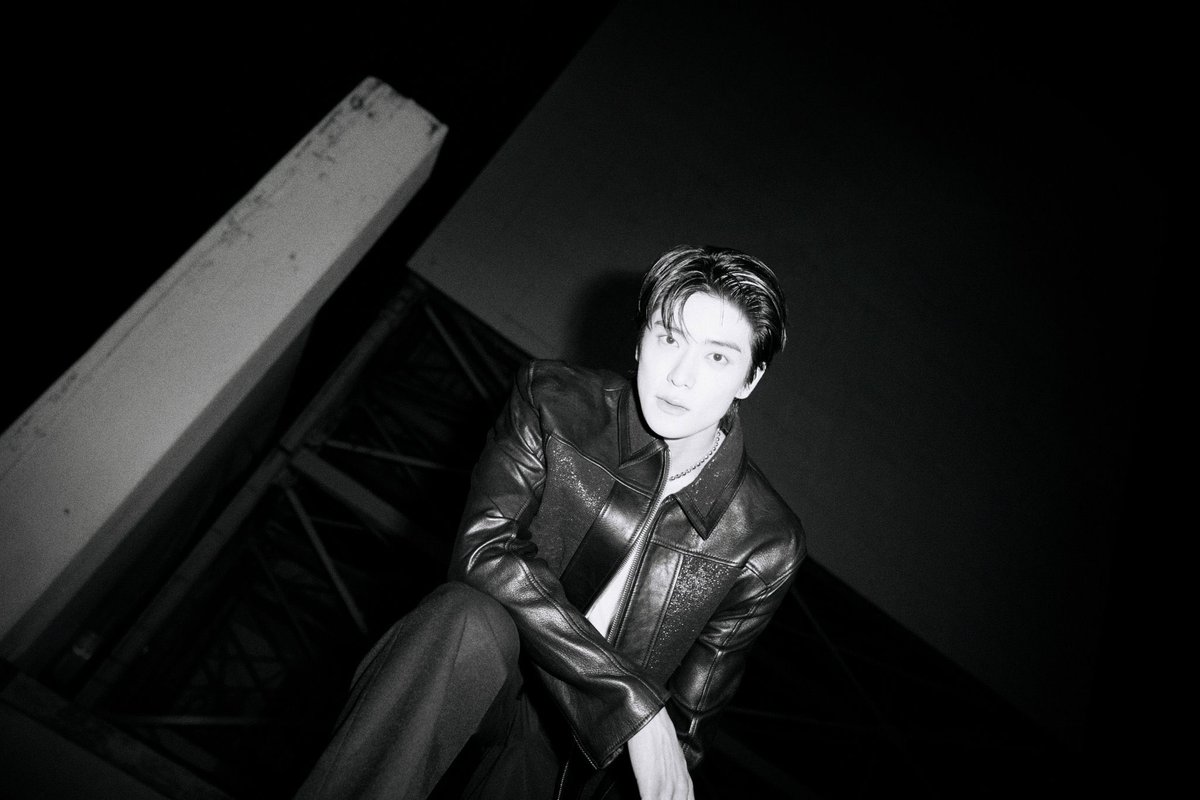 dearestyunoh's tweet photo. jaehyun in this leather jacket fit 🫠 https://t.co/869ymtKRTV