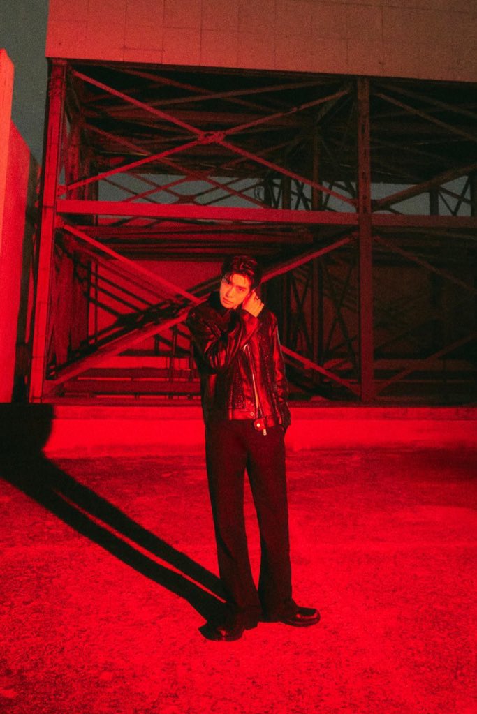 dearestyunoh's tweet photo. jaehyun in this leather jacket fit 🫠 https://t.co/869ymtKRTV