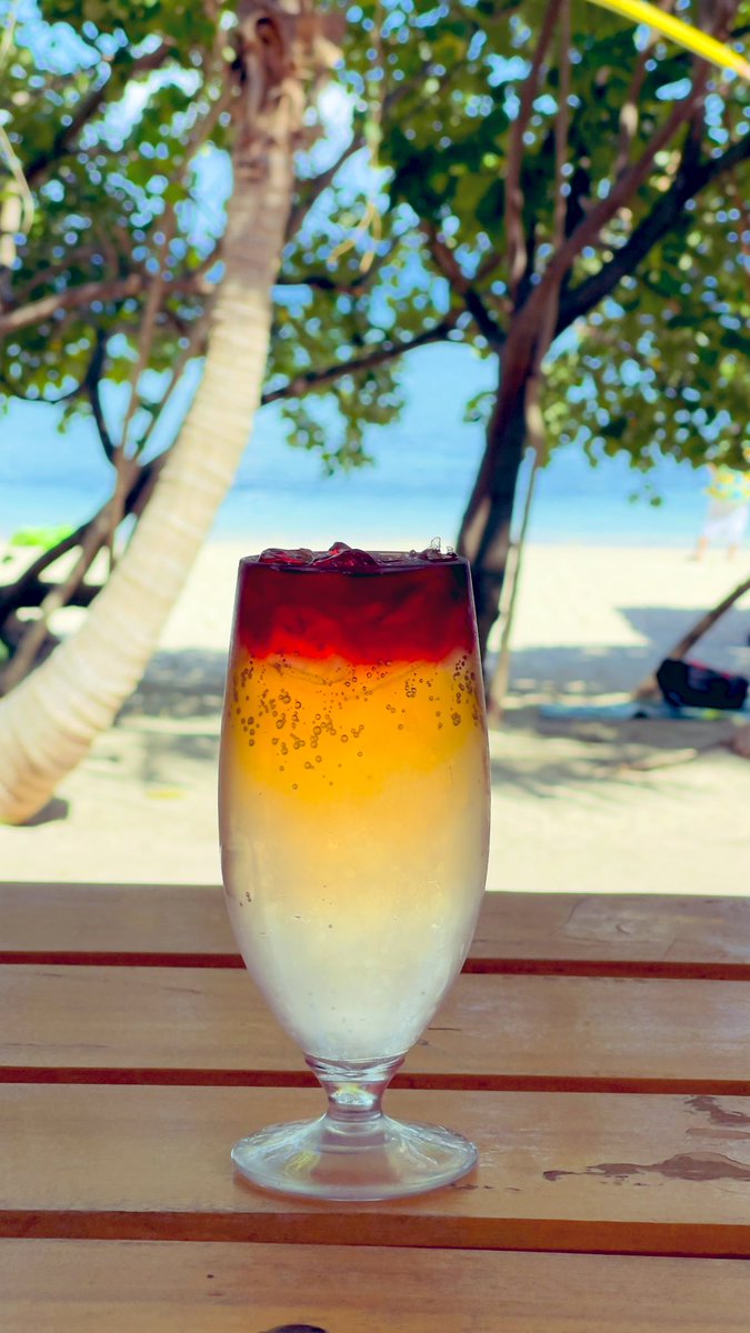 rosiecruises's tweet photo. Want to try this drink at a new location? It's named after Kadavu Lailai Beach! 🌴🍹☀️

#fiji #island #rosiefijicruises #rosieholidays https://t.co/8HdJmDiCaz