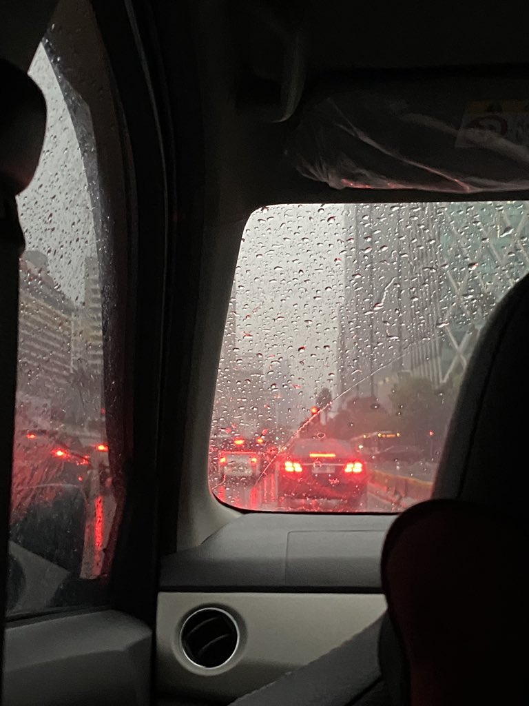 Lagi musim hujann, hati2 semuaa! ☔️