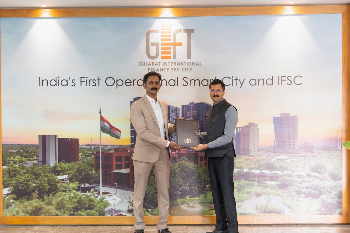 GIFTCity_'s tweet image. Experience elevated living at the tallest residential towers in #GIFTCity. The Occupancy Certificate (OC) for SOBHA Dream Heights was presented by Shri Sanjay Kaul, IAS, MD &amp;amp; Group CEO, GIFT City, to Mr. Nisanth MN, Deputy Managing Director, @SobhaLtd 

SOBHA Dream Heights offers…