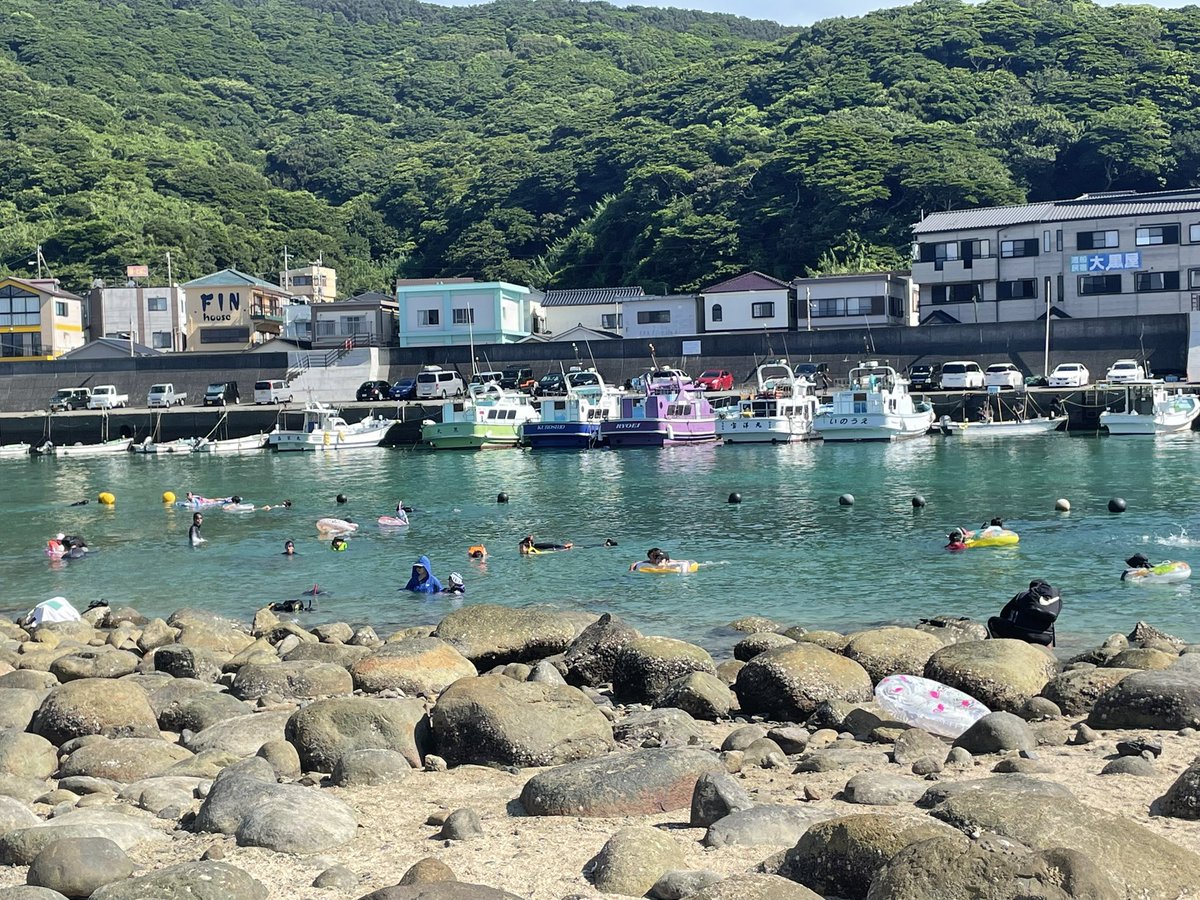namico7171's tweet photo. 急遽思い立っての一人旅をしてるんだけど、
ペーパードライバーでまともに駐車もできないんだけど、
今日5時間一人で運転したぜぇ〜
誰も巻き込み事故せず
自分も死ななくてよかったぜぇ〜

ちなみに、後ろに車が付いたらすぐ譲るぜぇ〜🚗

#一人旅 https://t.co/lqBrXFOWK6