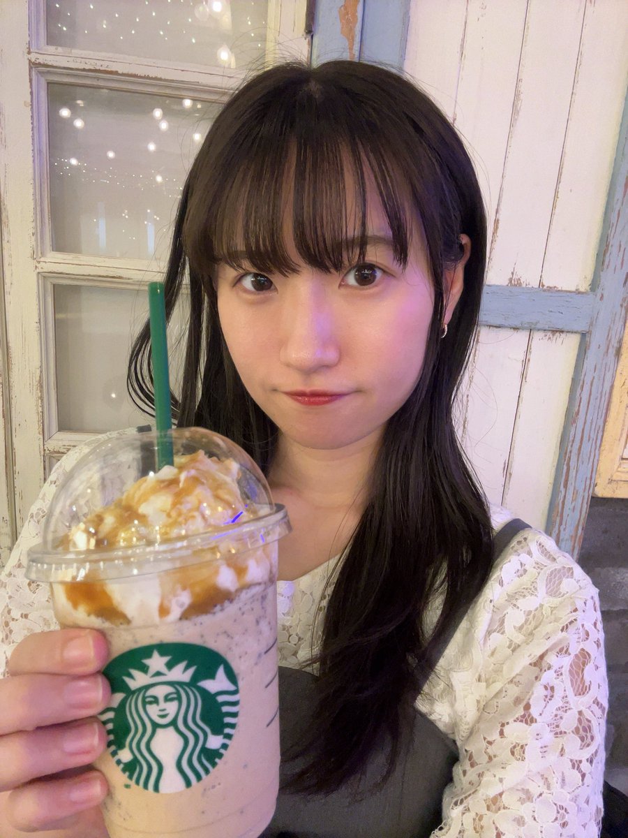 mint_backyard's tweet photo. 今から帰省
お母さん待たせてスタバ飲んでる笑 https://t.co/9QgODTk9Tr
