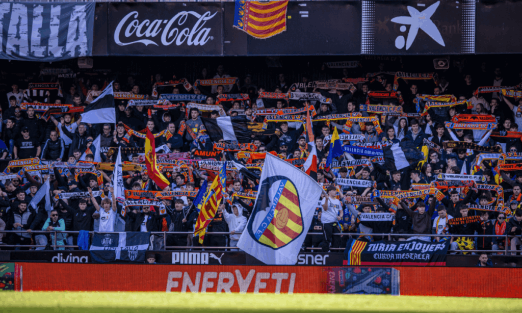 Dani Meroño Bori (@dani_merono) on Twitter photo ✅LLEGA A TIEMPO
El <a href="/valenciacf/">Valencia CF</a> y los miembros de la CN10 llegan a un acuerdo total y habrá grada de animación contra la Real Sociedad ✅LLEGA A TIEMPO
El <a href="/valenciacf/">Valencia CF</a> y los miembros de la CN10 llegan a un acuerdo total y habrá grada de animación contra la Real Sociedad