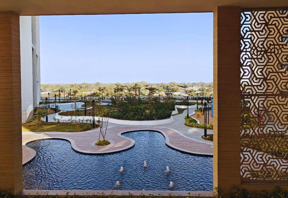 GIFTCity_'s tweet image. Experience elevated living at the tallest residential towers in #GIFTCity. The Occupancy Certificate (OC) for SOBHA Dream Heights was presented by Shri Sanjay Kaul, IAS, MD &amp;amp; Group CEO, GIFT City, to Mr. Nisanth MN, Deputy Managing Director, @SobhaLtd 

SOBHA Dream Heights offers…