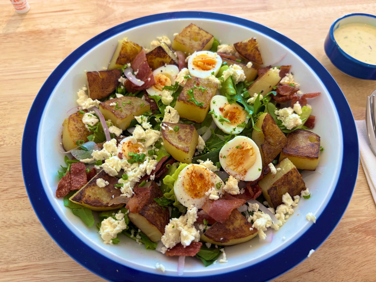 totototo_cam's tweet image. 最近ハマっているサラダの店🥗
オーナーはなかなかな味覚を持っているのか全部美味しい🤭
量が多くて高いけど今後もここでダイエット気分を味わおう
全種類制覇します🙏
#cambodia #toast