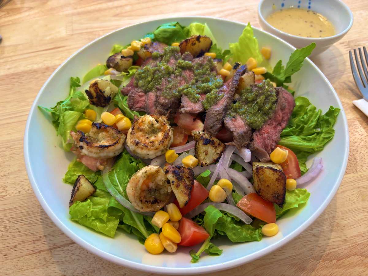 totototo_cam's tweet image. 最近ハマっているサラダの店🥗
オーナーはなかなかな味覚を持っているのか全部美味しい🤭
量が多くて高いけど今後もここでダイエット気分を味わおう
全種類制覇します🙏
#cambodia #toast