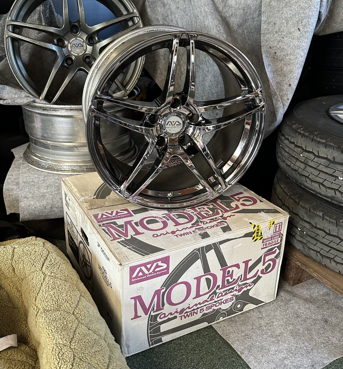 ちょこっとイメチェン
AVS モデ5  メッキとブロンズ
買ってしばらく放置してたやつ出してきた