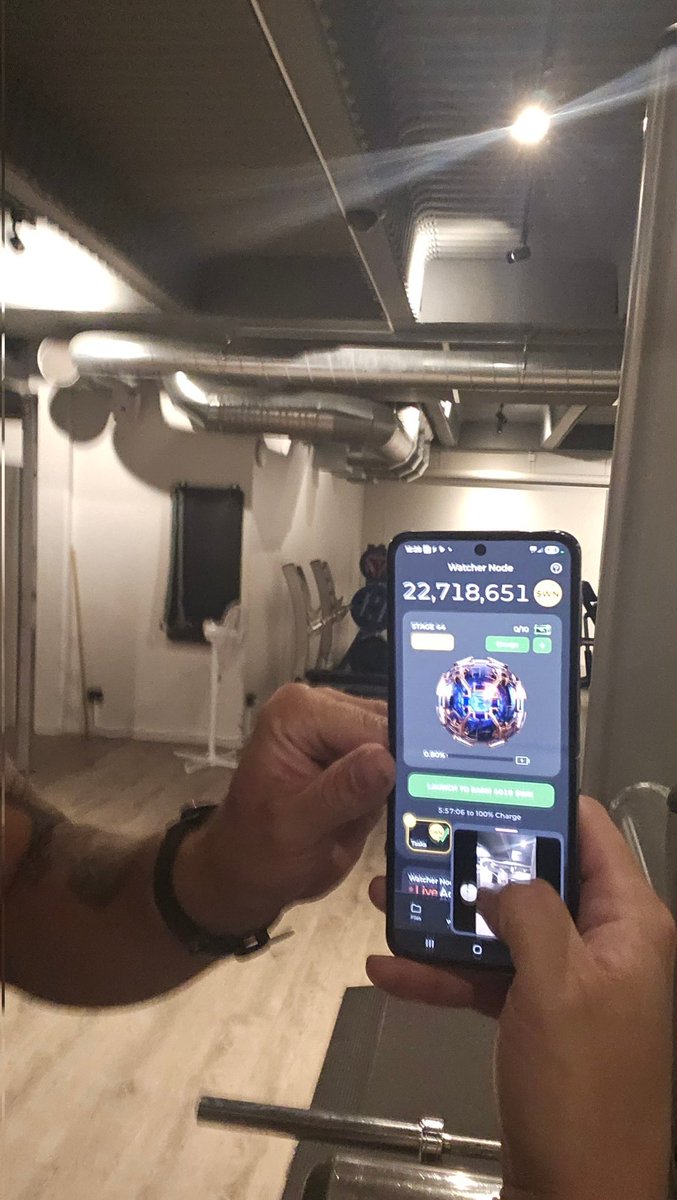 birdstream's tweet photo. @DeNetPro Launching DeNet watcher node at the gym 😎. Had to be a bit creative and launch the camera app in a small pop-up window since i don't have a secondary device to take the shot 😆 #WatchersEverywhere 📍Hjo, Sweden https://t.co/zTEKNl4trS
