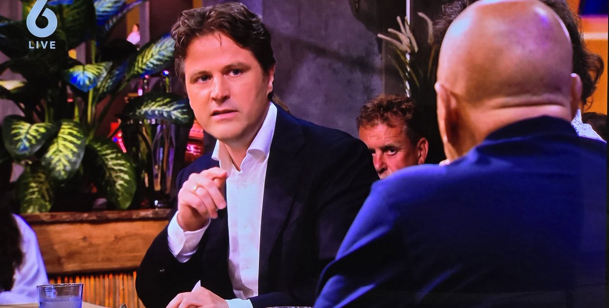 Dat ons land is overgeleverd aan onderbuikduiders als Jack van Gelder is horror. Maar de wijze waarop Henri #Bontenbal daarmee gisteren omging bij #deoranjezomer was sterk. Hij dook niet -zoals sommige populisten hier beweren- maar hij ontmaskerde het populisme op haar leugens.