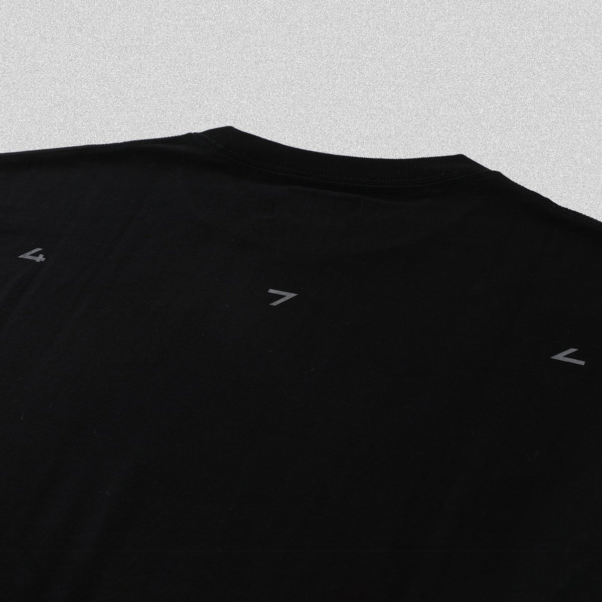 FILE_2025_2_CTRL+X_3/4_SLEEVE_TEE_BLACK

code47l.stores.jp/items/689b0012…

厚手のヘビーウェイトコットンのオリジナルボディを使用した七分袖のプリントTシャツ。

ショートカットキー"CTRL+X"をデザインモチーフに昇華し
フロント裾が一部切り取られたようなデザインに。