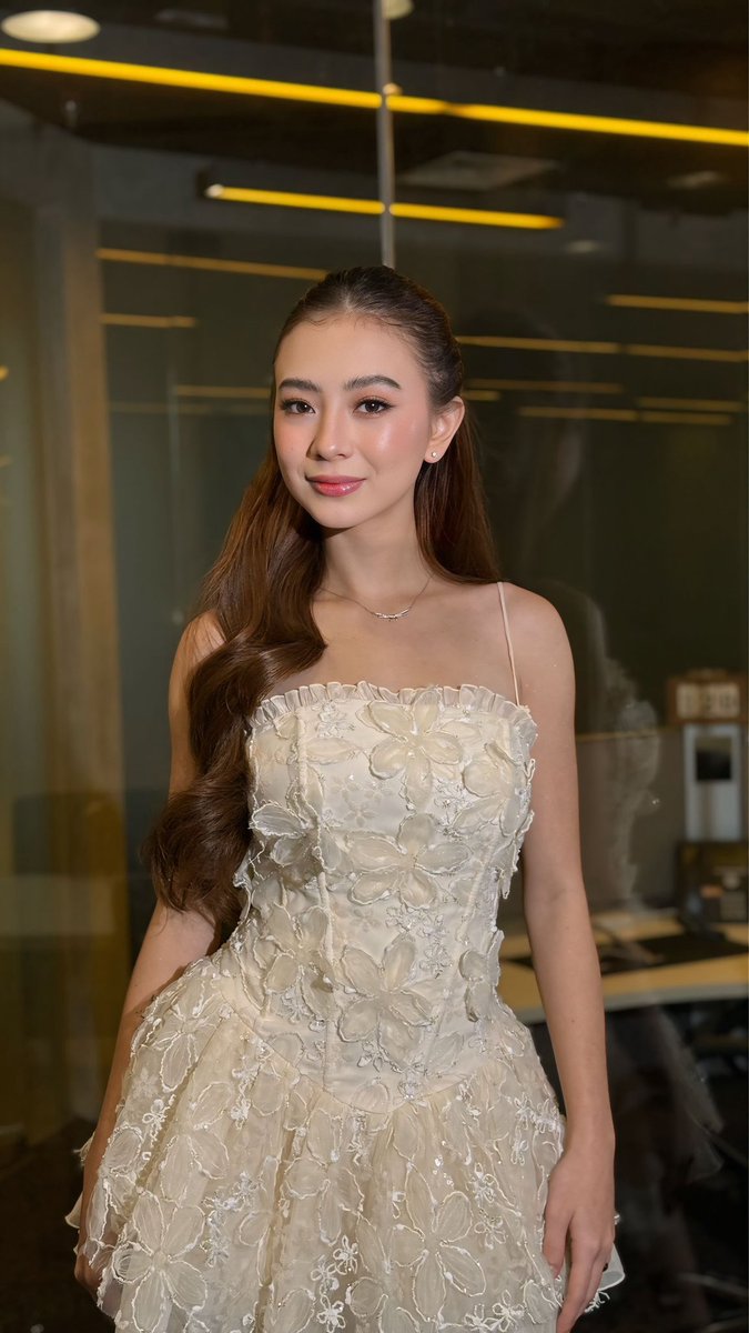 nichooowle's tweet photo. pure elegance 🤍✨ https://t.co/HoChcfuiE4