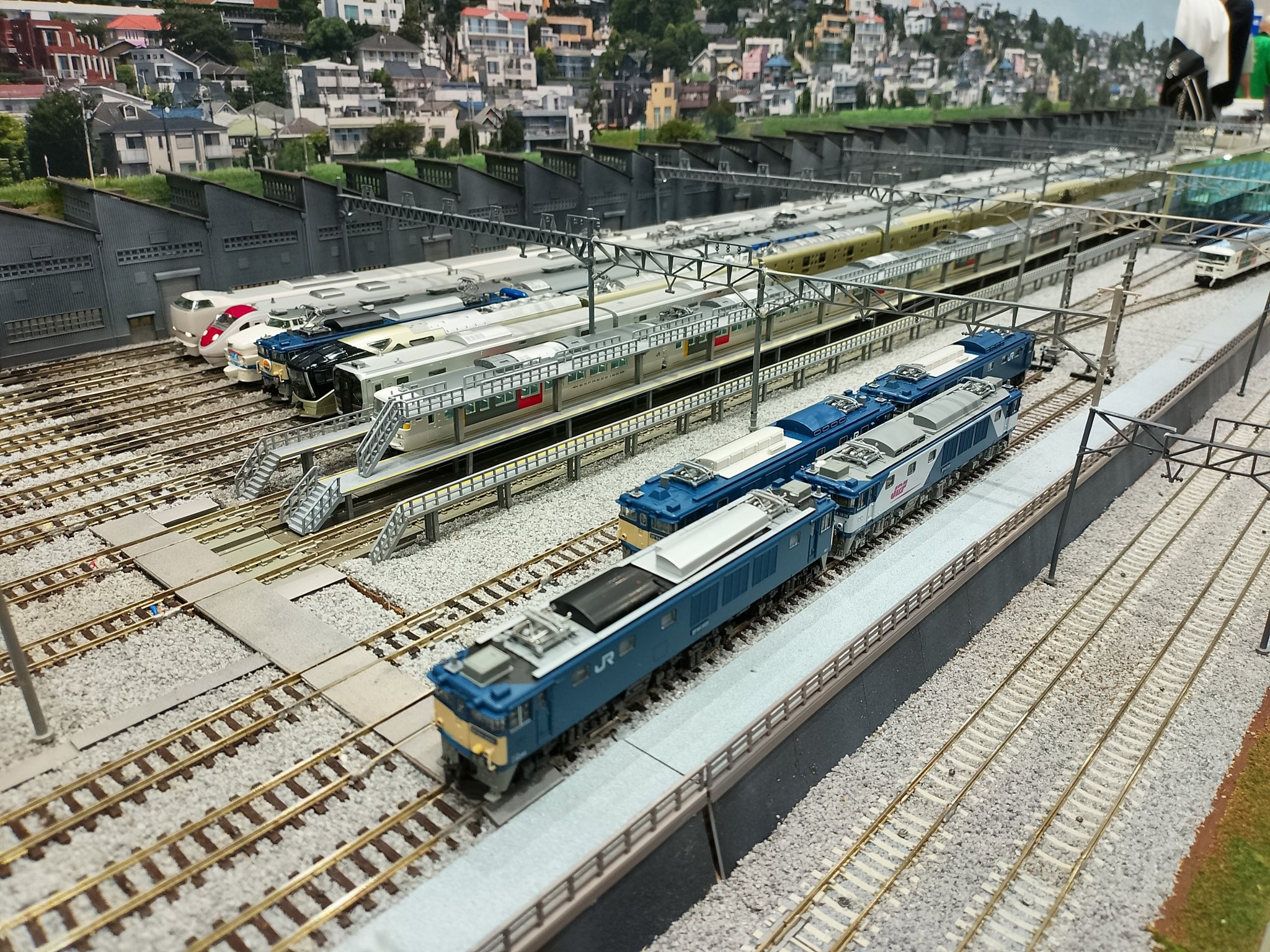 ジオラマ車両4両 FZNHaqBVUAE5wVe.jpg:large
