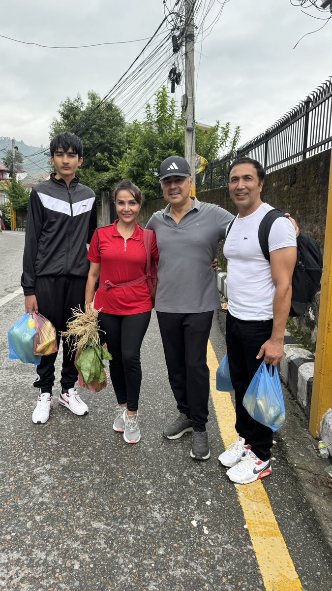 kumud999's tweet photo. Nice to meet Arjun Shrestha Dai &amp; Rajesh Hamal ji in Budhanilkantha Kathmandu https://t.co/bmJQOnS050