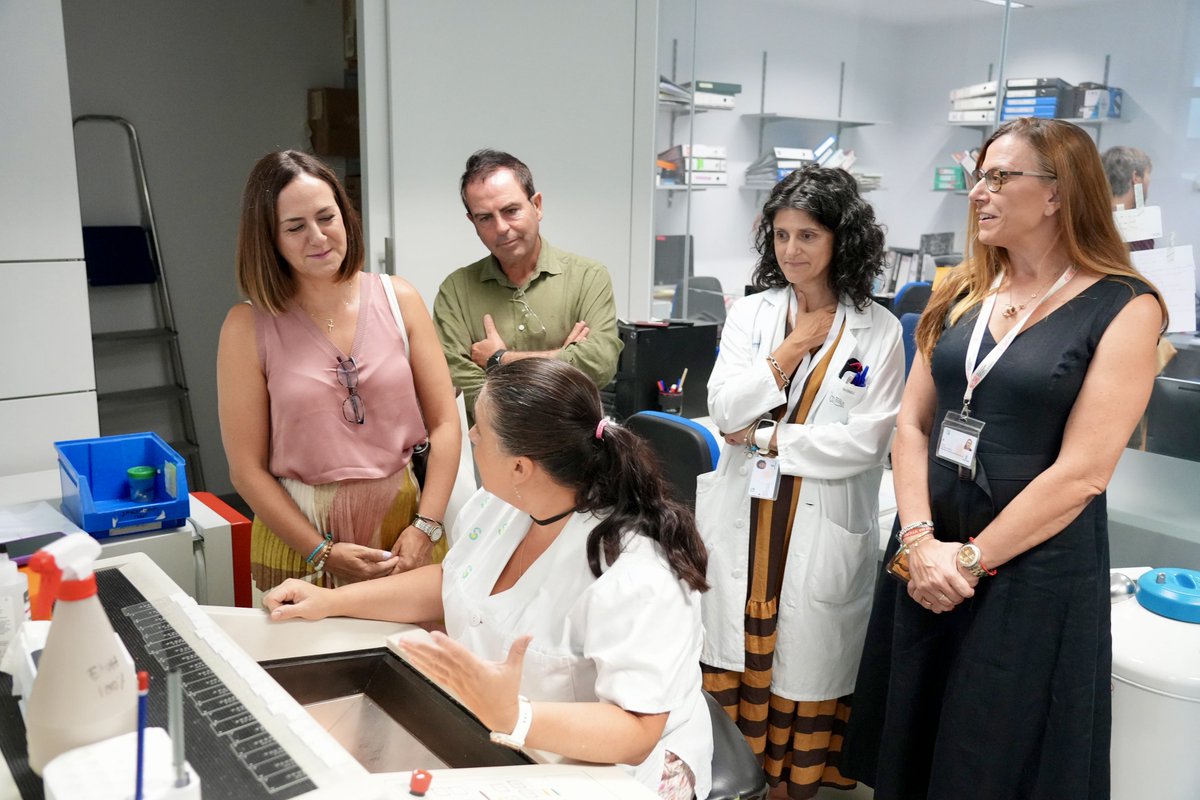 La directora de Innocam, Charo Serrano, en su visita al Hospital Nacional de Parapléjicos,  ha destacado el constante compromiso del Gobierno con la investigación científica, en la última década se han financiado 116 proyectos de ciencias de la salud, con más de 10,8 millones €