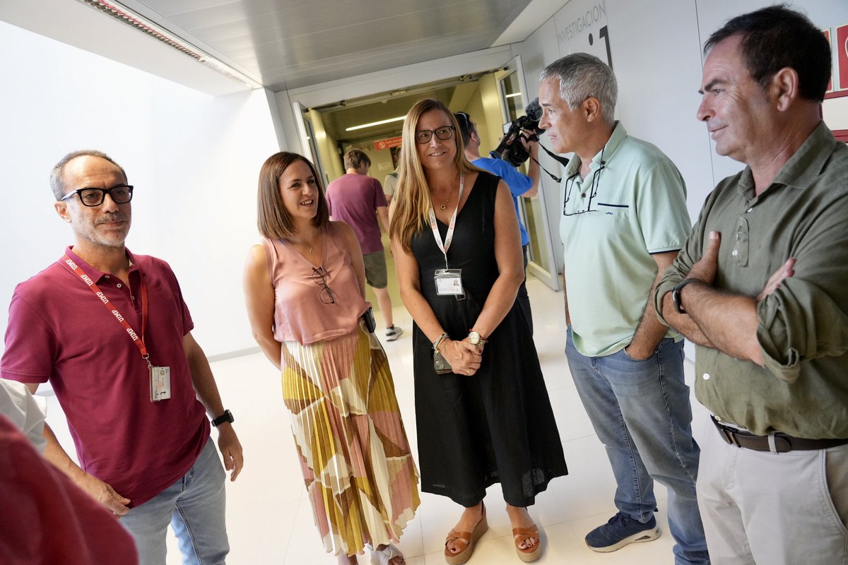 Agencia_INNOCAM's tweet photo. La directora de Innocam, Charo Serrano, en su visita al Hospital Nacional de Parapléjicos,  ha destacado el constante compromiso del Gobierno con la investigación científica, en la última década se han financiado 116 proyectos de ciencias de la salud, con más de 10,8 millones € https://t.co/82nWJn0klu