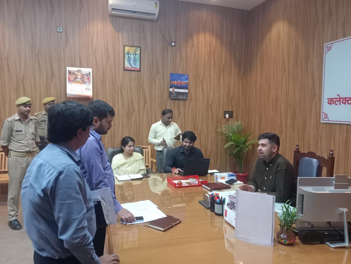 dmhardoi's tweet photo. आज कलेक्ट्रेट कक्ष में कृषि विभाग एवं सहकारिता विभाग के अधिकारियों को जनपद में यूरिया, डीएपी व एनपीके की उपलब्धता व न्यायपूर्ण वितरण के संबंध में आवश्यक निर्देश दिए गए।
@CMOfficeUP 
@InfoDeptUP 
@UPGovt https://t.co/sa64fjLOKG
