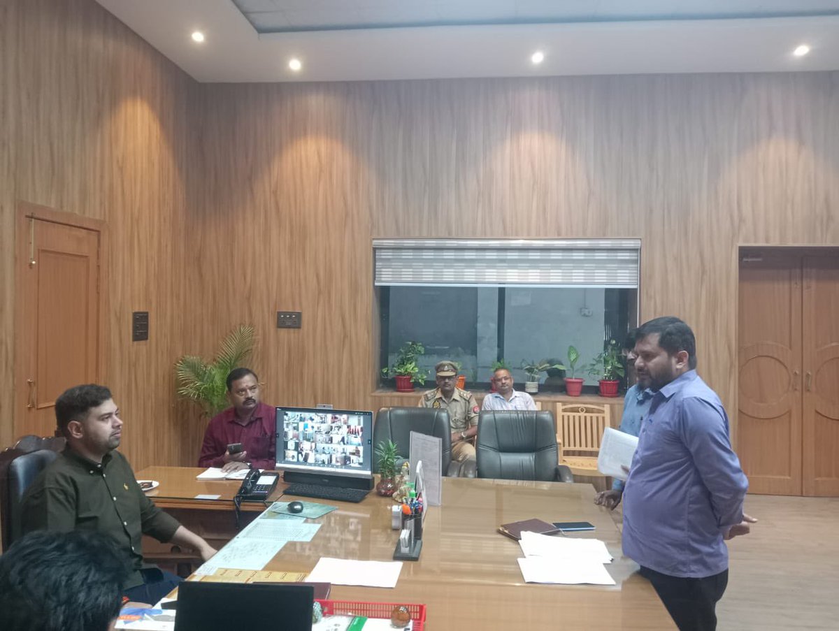 dmhardoi's tweet photo. आज कलेक्ट्रेट कक्ष में कृषि विभाग एवं सहकारिता विभाग के अधिकारियों को जनपद में यूरिया, डीएपी व एनपीके की उपलब्धता व न्यायपूर्ण वितरण के संबंध में आवश्यक निर्देश दिए गए।
@CMOfficeUP 
@InfoDeptUP 
@UPGovt https://t.co/sa64fjLOKG