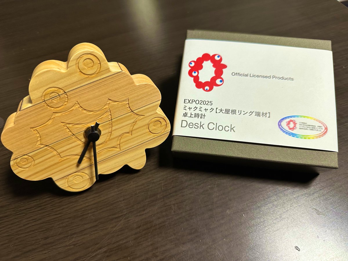 ミャクミャク卓上時計届いた🕰️ 大屋根リングの端材から作られた時計