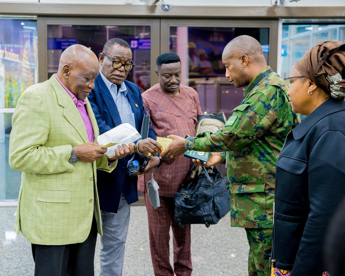 RealMumbogo_S's tweet photo. 🇷🇼🇪🇺🇺🇸🇺🇳The United Nations Assistance Mission for Rwanda (#UNAMIR), often referred to as the #MINUAR (from its French acronym), faced numerous severe challenges during the 1994 Genocide against Tutsi:
✍️ Limited Mandate
#UNAMIR had a Chapter VI mandate, which meant it was a peacekeeping mission, not a peace enforcement mission. This meant:
Soldiers could not use force unless in self-defense.
They were not allowed to intervene to stop killings or protect civilians.
The mandate was designed for a ceasefire scenario, not mass atrocities.
✍️Lack of Troops and Resources
#UNAMIR was understaffed and under-equipped.
When the genocide began, the force had about 2,500 troops, but this number was cut to about 270 after 10 Belgian peacekeepers were killed.
Many soldiers lacked basic supplies, such as food, fuel, medical aid, and communication tools.
✍️Political Constraints
The UN Security Council, particularly powerful nations like the U.S., France, and the U.K., were hesitant to get involved.
The international community refused to recognize the genocide quickly and avoided using the term to escape legal obligations to intervene.
Requests by General @romeodallaire, the #UNAMIR_commander, for reinforcements and stronger authority were repeatedly denied or delayed.
✍️Witnessing Atrocities Without Power to Act
Peacekeepers were often forced to stand by helplessly as massacres occurred around them.
🚨Soldiers were traumatized by the scale and brutality of the killings.
Many suffered from severe psychological trauma after the mission.
✍️Hostility and Dangers
Peacekeepers were targeted by extremist forces.
Some were killed, including the 10 Belgian🇧🇪 soldiers guarding Prime Minister #Agathe_Uwilingiyimana.
There was constant danger of ambushes, landmines, and crossfire.
✍️Moral Dilemma
UNAMIR soldiers were caught between their orders and their consciences.
#General_Dallaire, for example, received intelligence warning of the coming genocide (the "#Genocide_Fax") but was forbidden by the @UN to take preemptive action.
Many soldiers felt helpless and betrayed, knowing they could save lives but were not allowed to act.
😭MINUAR soldiers in Rwanda faced a tragic mix of political, logistical, legal, and moral challenges. They were sent to keep peace where there was none, and their hands were tied while hundreds of thousands were slaughtered. Many soldiers and commanders have since spoken about the guilt and trauma they carried for not being able to do more.