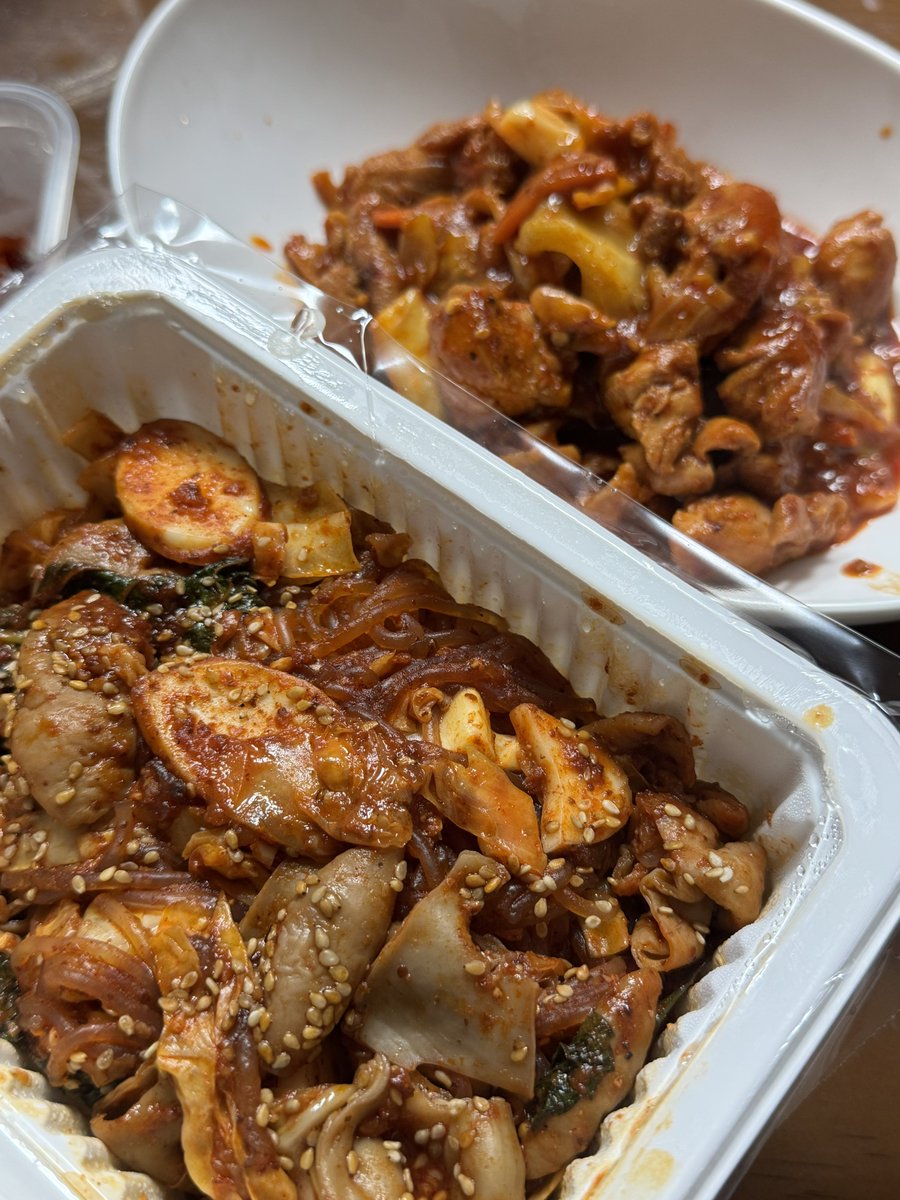 Fuckcha_'s tweet photo. ＃려차돼지되는날
🍴곱창 닭갈비

닭갈비는 어머니가 만들어줌 ദ്ദിᐢ- ̫-ᐢ₎ https://t.co/rCPHWi3LVJ