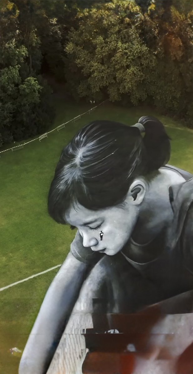lovestreetart22's tweet photo. A huge mural by landscape artist, Saype, in Geneva, Switzerland.
#landscapeart #Saype #Switzerland https://t.co/wH7NivMcAY