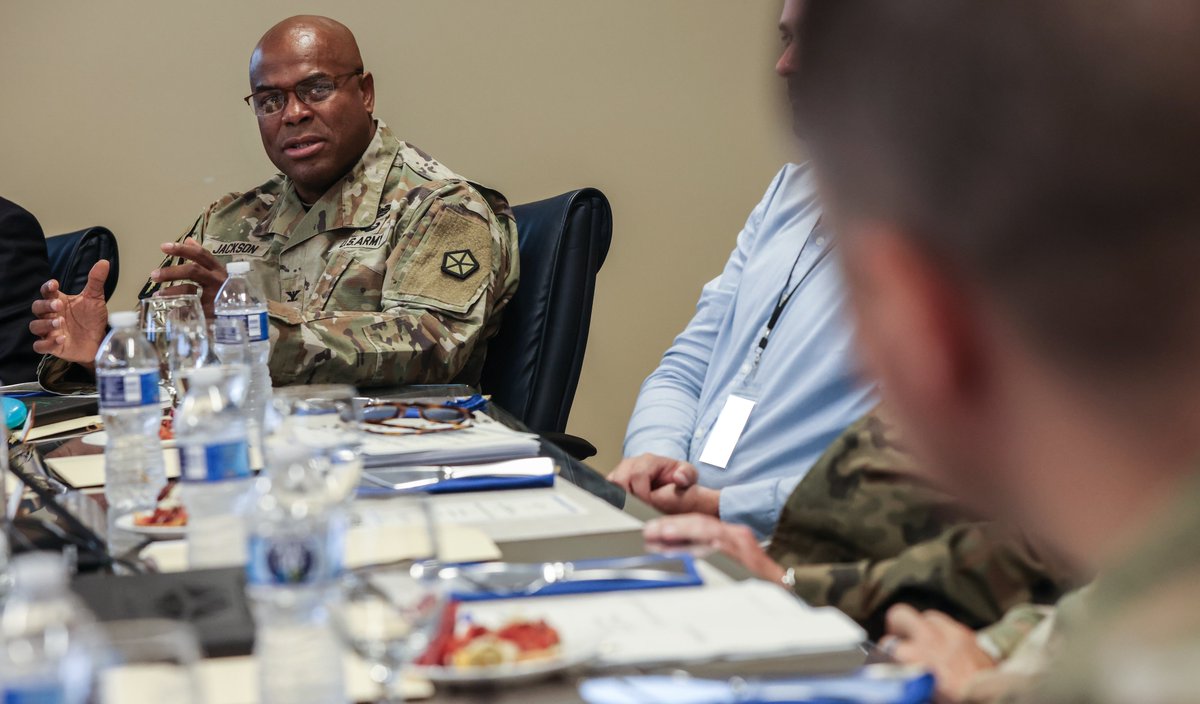 U.S. Army V Corps tweet media