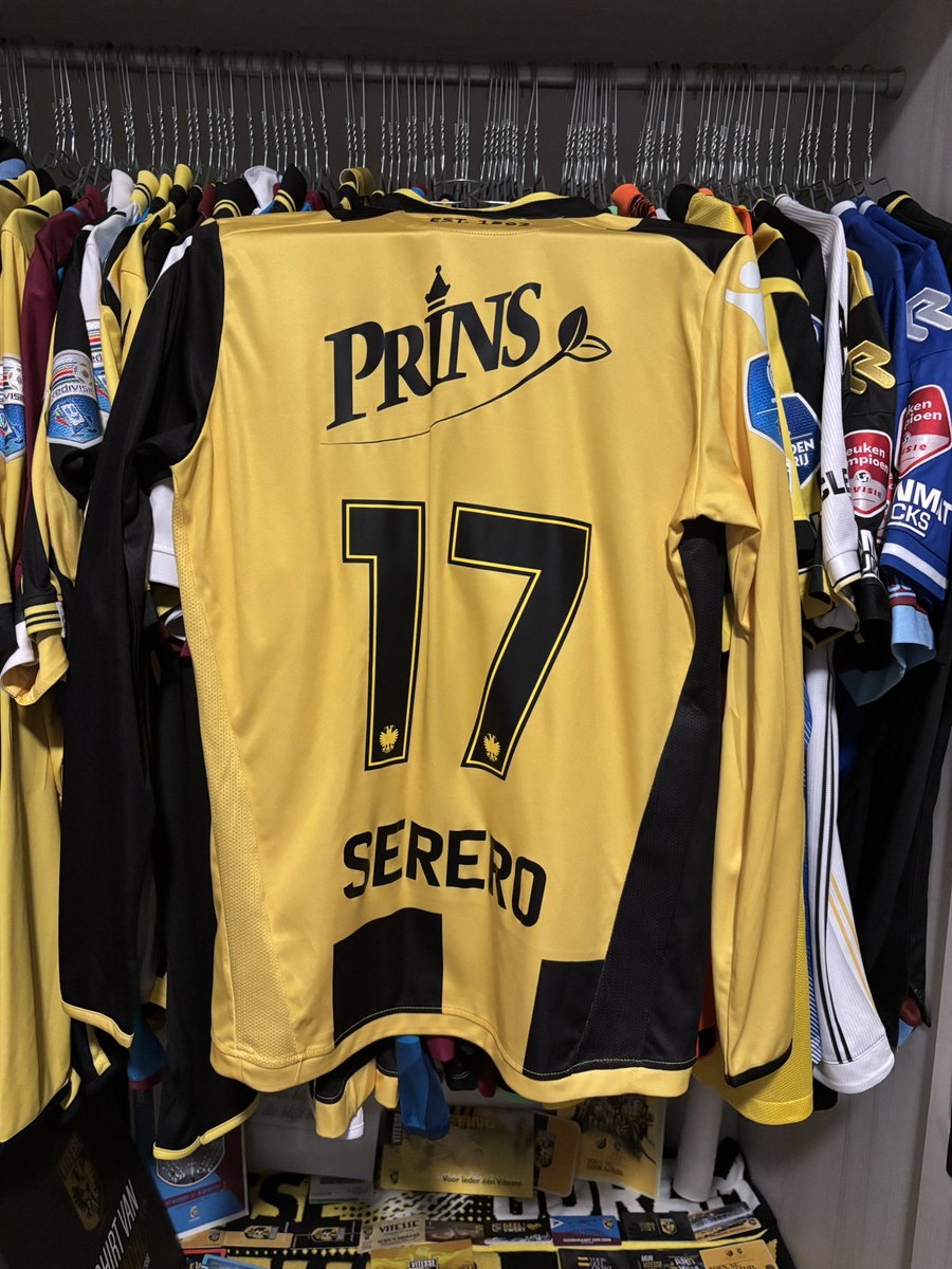 Zomaar een shirtje uit het verleden.
Thulani Serero, Eredivisie  2018-2019

14/x