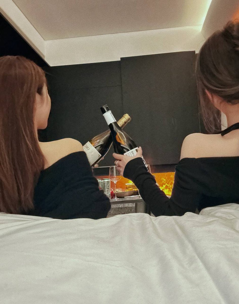 model_jjav's tweet photo. 如你所见，美女聚会
难道一点也不想加���吗？ https://t.co/Au8iyYuRWQ
