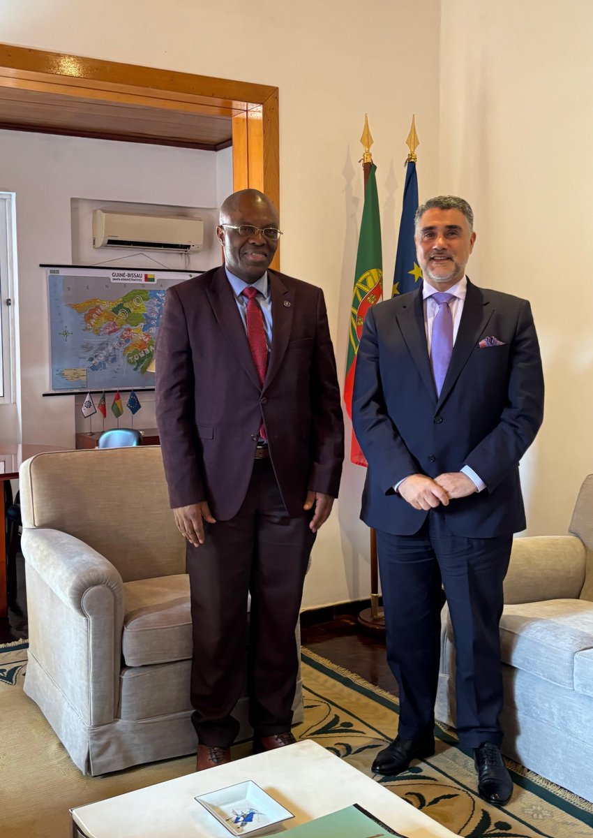 Representante da OMS na Guiné-Bissau reúne-se com Embaixador de Portugal para reforçar parcerias em saúde. 🇬🇼🤝🇵🇹

Na pauta: fortalecimento do sistema de saúde, resposta a emergências e promoção da equidade.

#OMS #SaúdeParaTodos #Parcerias #GuinéBissau #Portugal
