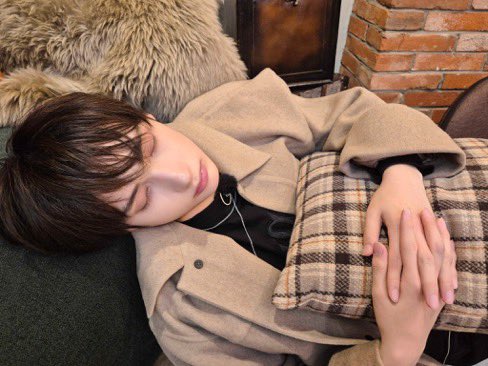 _Yeonity_'s tweet photo. 애기이 생일축하해🩷 https://t.co/31P2idMsT3