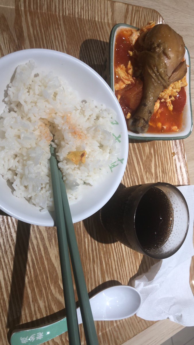 一晃换了新工作2个多月了，也不用晚6点上下班去火锅店当服务员了，不过新工作也很忙基本上天天加班9点半 早9晚9吧，穷逼翻身真难，除去房租和给她还债每月都花光一分不剩。好消息工资2w了，终于和10年前一样了 我这40多 胡须都白了些，头发健在，哎，造孽。还了2年多了。