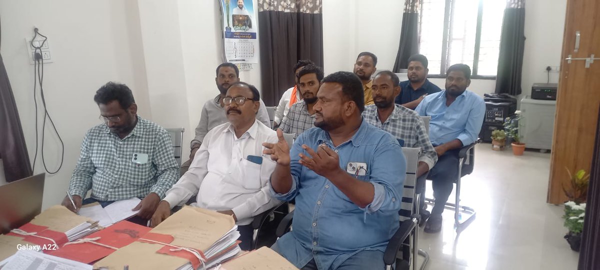 SyedAvezAAP's tweet photo. ఈరోజు ఆర్మూర్ సబ్ కలెక్టర్ కార్యాలయంలో మీటింగ్ కు హాజరు కావడం జరిగింది మీటింగ్లో కొన్ని అంశాల పైన చర్చించడం జరిగింది ఈ కార్యక్రమంలో ఆమ్ ఆద్మీ పార్టీ నాయకులు ఆర్మూర్ ఇంచార్జ్  సయ్యద్ ఆవేస్ జనరల్ సెక్రెటరీ మమ్మద్ రజాక్ ఈ కార్యక్రమంలో పాల్గొనడం జరిగింది
#Aamaadmiparty #AAPTelangana https://t.co/Z1BrMUTNY5