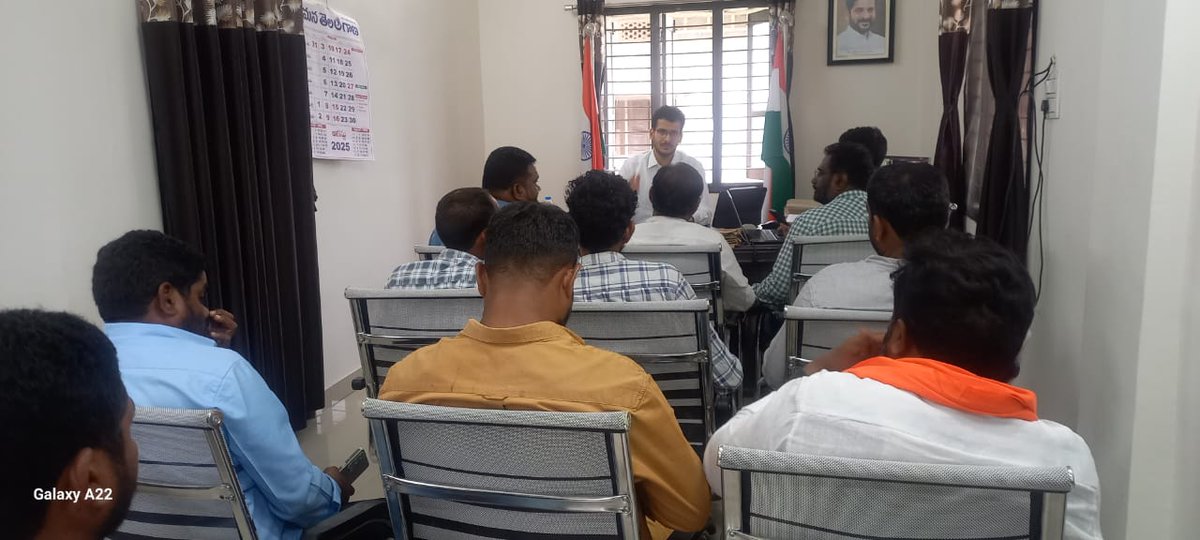 SyedAvezAAP's tweet photo. ఈరోజు ఆర్మూర్ సబ్ కలెక్టర్ కార్యాలయంలో మీటింగ్ కు హాజరు కావడం జరిగింది మీటింగ్లో కొన్ని అంశాల పైన చర్చించడం జరిగింది ఈ కార్యక్రమంలో ఆమ్ ఆద్మీ పార్టీ నాయకులు ఆర్మూర్ ఇంచార్జ్  సయ్యద్ ఆవేస్ జనరల్ సెక్రెటరీ మమ్మద్ రజాక్ ఈ కార్యక్రమంలో పాల్గొనడం జరిగింది
#Aamaadmiparty #AAPTelangana https://t.co/Z1BrMUTNY5