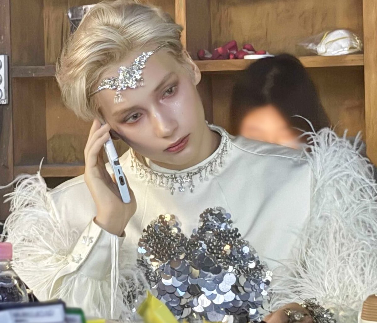 HNKMEDIA's tweet photo. no because how is he a real person .. a fallen angel https://t.co/DrXU5VMcxX