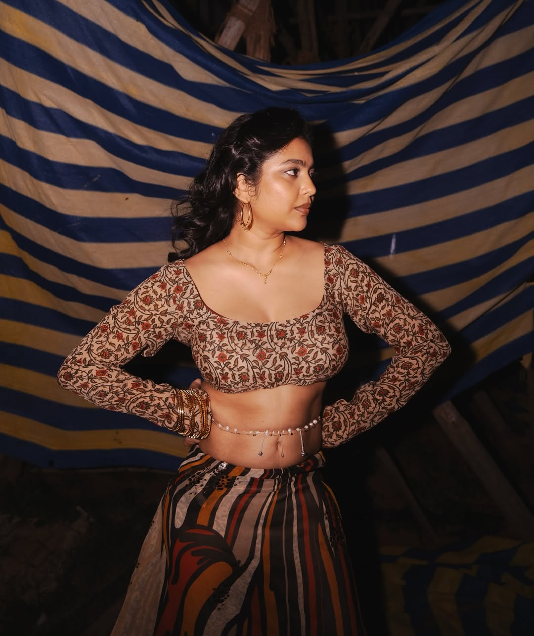 Srinda Mol latest photos  Srinda Mol style  Srinda Mol blouse look  Malayalam actress fashion  celebrity blouse looks  South Indian actress style  Srinda Mol viral pics  celebrity glamour photos