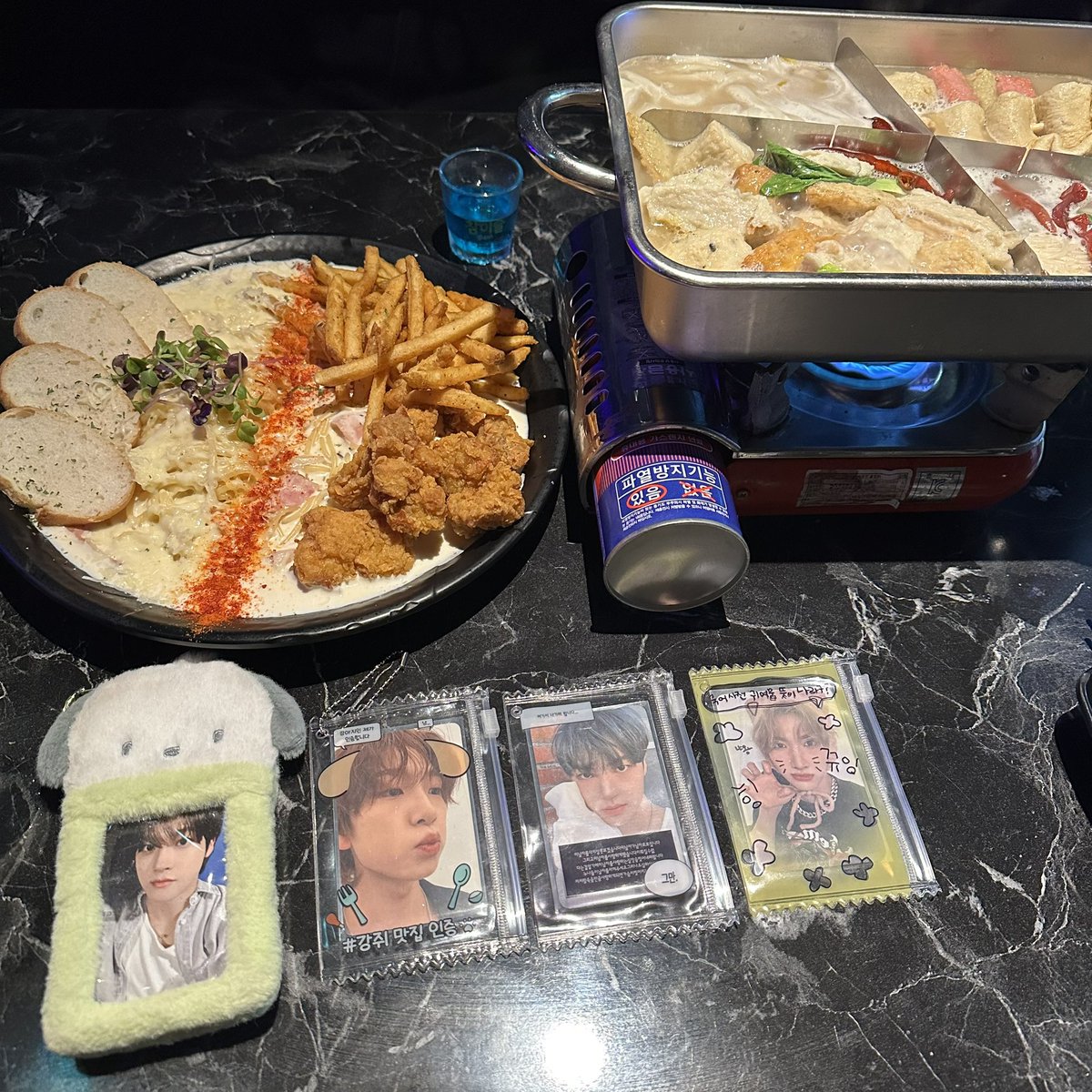 tpwjddmsgns's tweet photo. 아침에는 남자보고 저녁에는 술 파티🍻
 
#이집바이렐드가자
#쭌맛탱구리
#맛있정훈
#셍셍_정보통 https://t.co/mb4cAsouei
