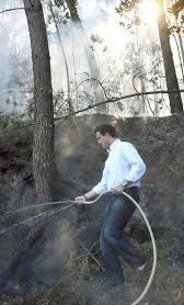 Ignacio Regulez Trenado (@ignaciotre32885) on Twitter photo Españoles y españolas estamos salvados de los incendios, <a href="/NunezFeijoo/">Alberto Núñez Feijóo</a> <a href="/ppopular/">Partido Popular</a> está con la manguera Españoles y españolas estamos salvados de los incendios, <a href="/NunezFeijoo/">Alberto Núñez Feijóo</a> <a href="/ppopular/">Partido Popular</a> está con la manguera