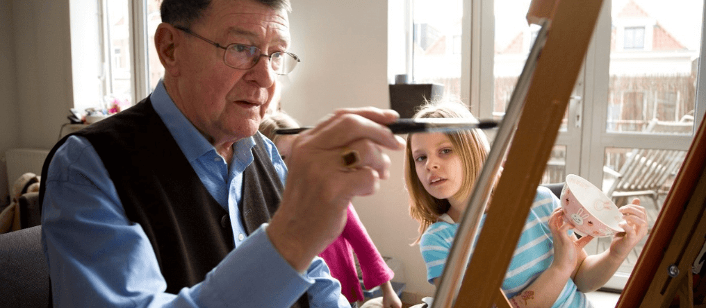 Het aantal AOW-gerechtigden in Nederland is opnieuw gestegen. Eind juni 2025 waren er 3.658.788 mensen die een AOW-uitkering ontvingen. Deze en andere cijfers zijn afkomstig uit het nieuwste kwartaalbericht van de Sociale Verzekeringsbank. Lees meer op: obi41.nl/2p848xrp