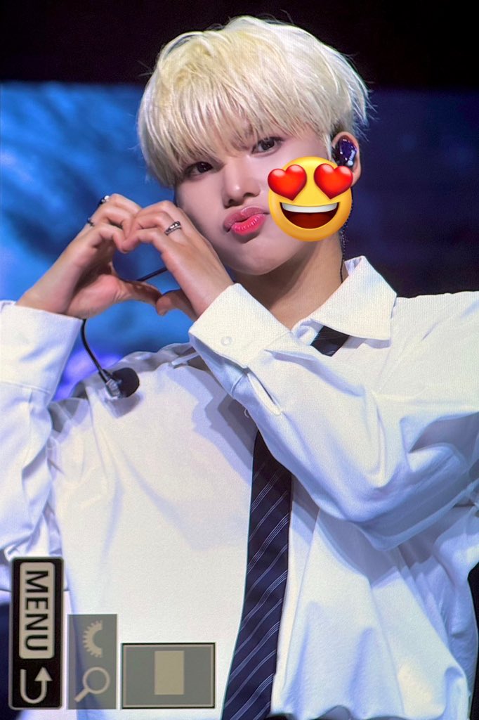 ponyoboy__'s tweet photo. #hellolive_nSSign #엔싸인

데뷔 2주년 파티를 함께 했고 🥳
그때의 추억들을 다시보기로
한 번 더 추억할 수 있어서 너무 좋습니댱..💧
23년 8월에 그날의 시작을 함께했고
25년 8월 그리고 지금 우린 여전히 함께하고 있다
2주년의 행복 날들은 우리의 추억의 상자에 넣어두고
앞으로 더 행복하자😍 https://t.co/z73jGyDdHh