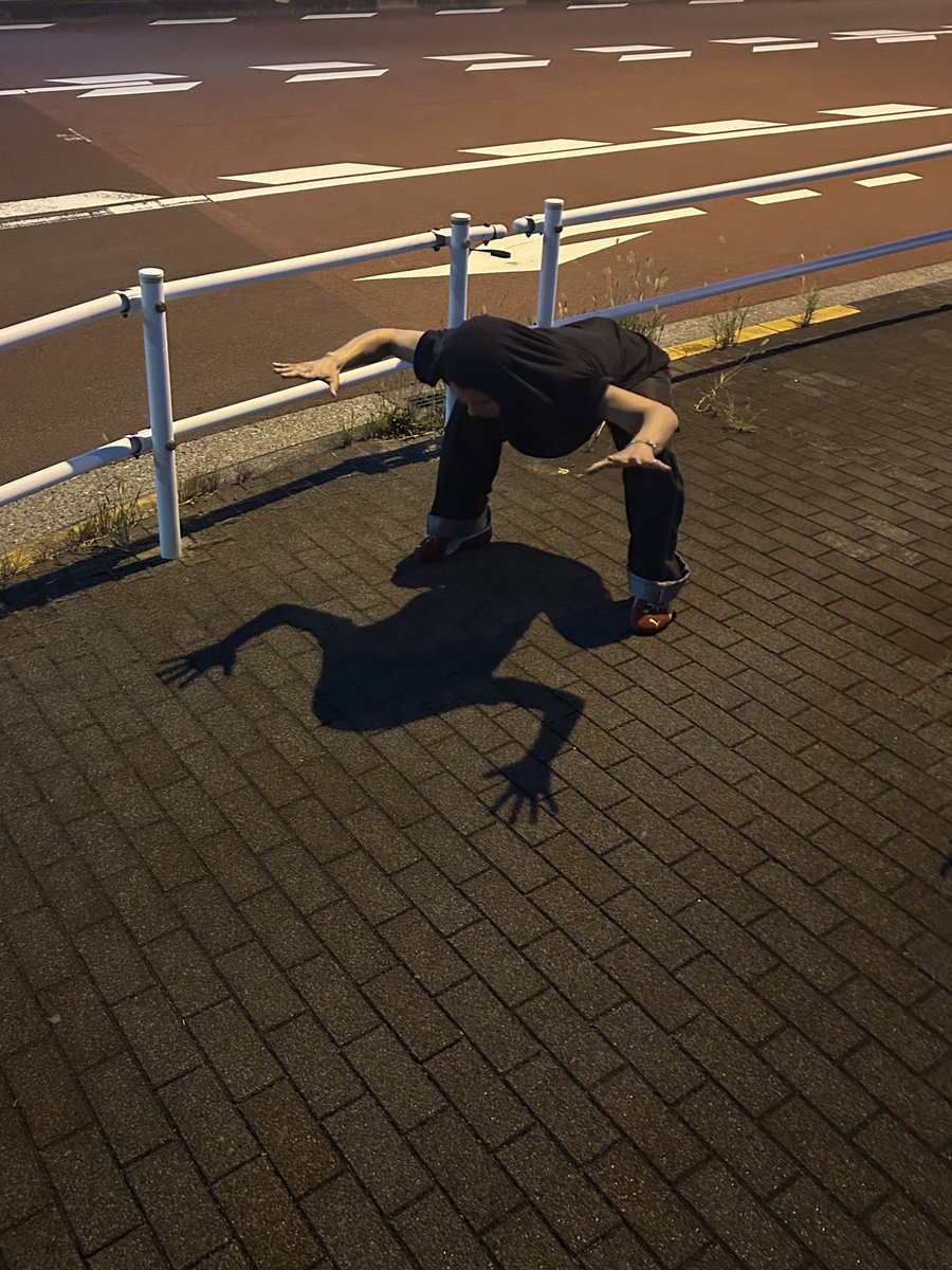 sol_xcs's tweet photo. #catshadow ꒰ঌᐢ.ˬ.ᐢ໒꒱ のつぎは
#frogshadow だろ𓆏͙•͙͙ https://t.co/ca1nJ6qgpK