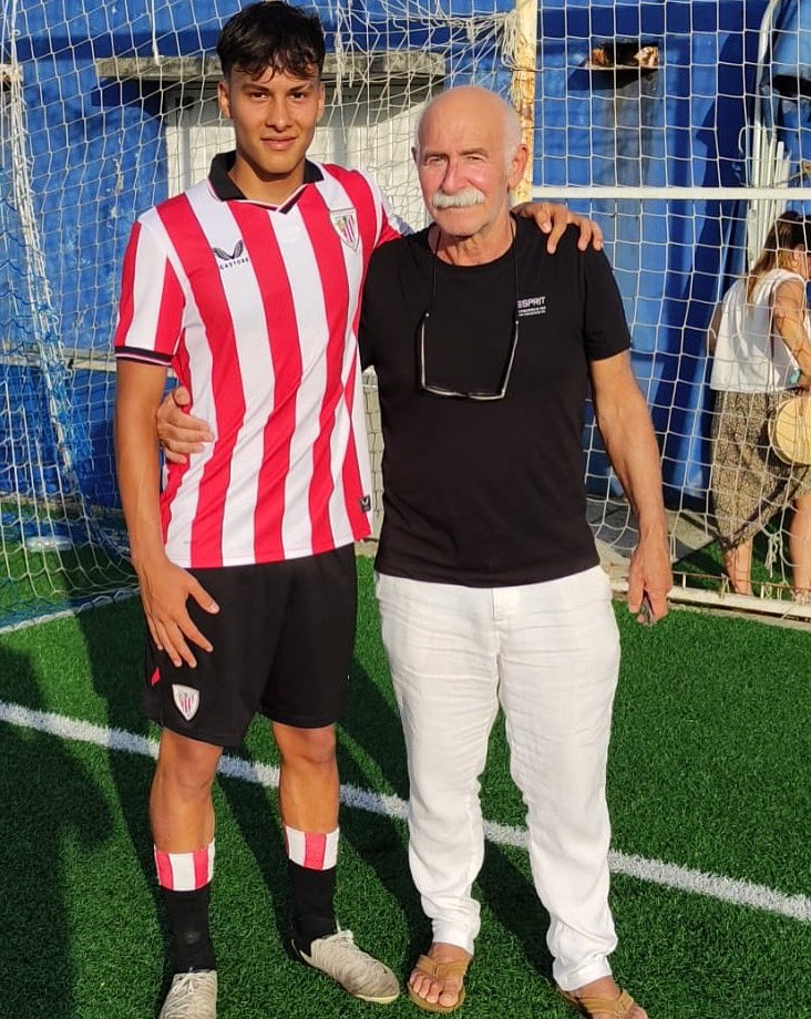 U.D.C TXANTREA K.K.E (@udctxantrea) on Twitter photo 🙋♂️El partido de ayer también sirvió para que nos visitase Andrés Camilo, ex jugador nuestro hasta la temporada pasada y actual jugador del <a href="/AthleticClub/">Athletic Club</a> DH.
🤝Asko pozten gara zu ikusteaz. Mucha suerte esta temporada.
#Txantrea 🙋♂️El partido de ayer también sirvió para que nos visitase Andrés Camilo, ex jugador nuestro hasta la temporada pasada y actual jugador del <a href="/AthleticClub/">Athletic Club</a> DH.
🤝Asko pozten gara zu ikusteaz. Mucha suerte esta temporada.
#Txantrea